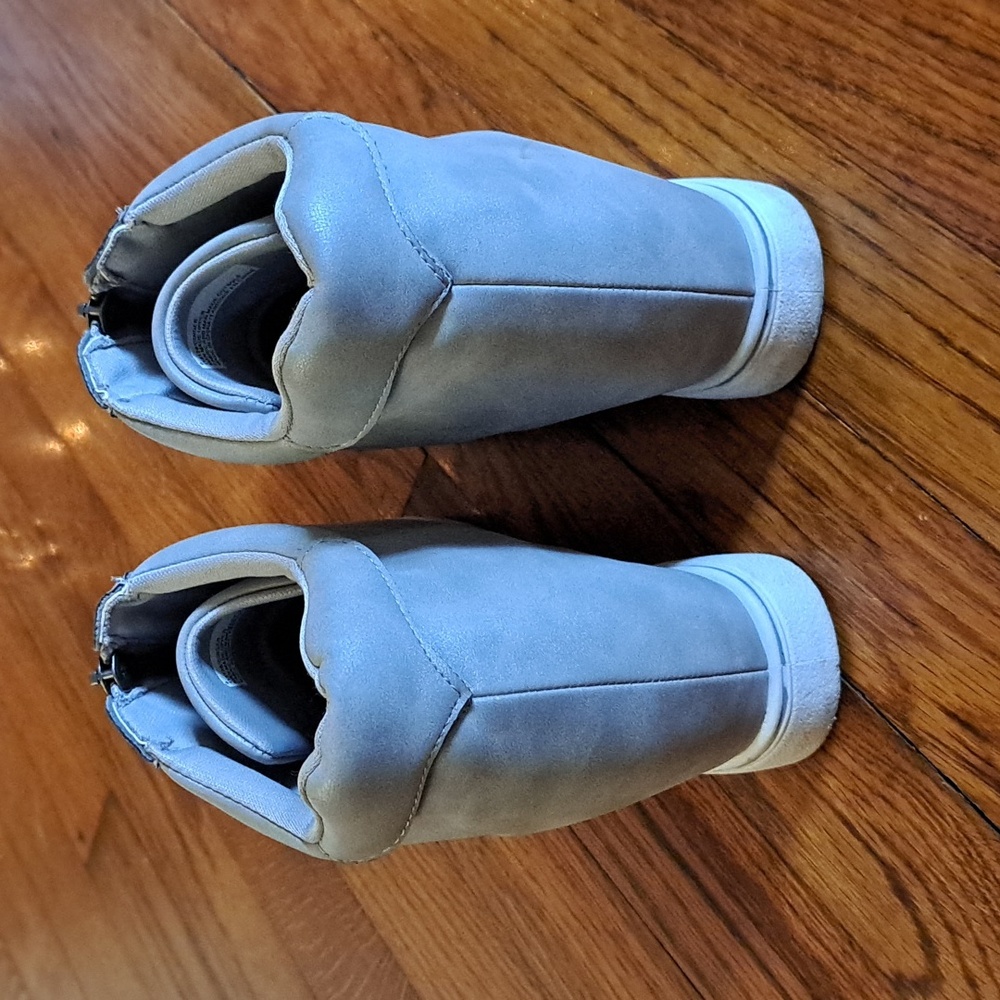 Women size 9 Maurices wedge booties.  Gray. - Picture 3 of 7